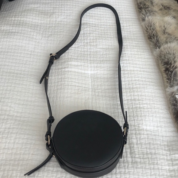 GAP Handbags - NWOT GAP Crossbody Bag